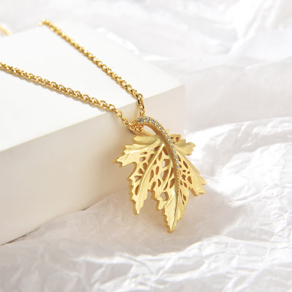 Trendy Pretty 18k Gold Plated Maple Leaf Shiny Zircon Silver 925 Necklace Pendant