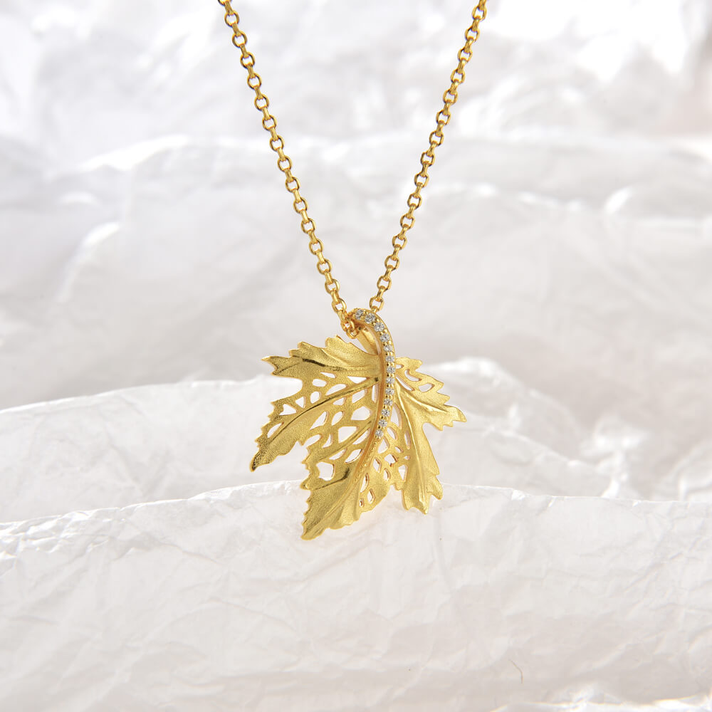 Trendy Pretty 18k Gold Plated Maple Leaf Shiny Zircon Silver 925 Necklace Pendant